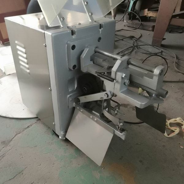 Apple Peeling And Cutting Machine